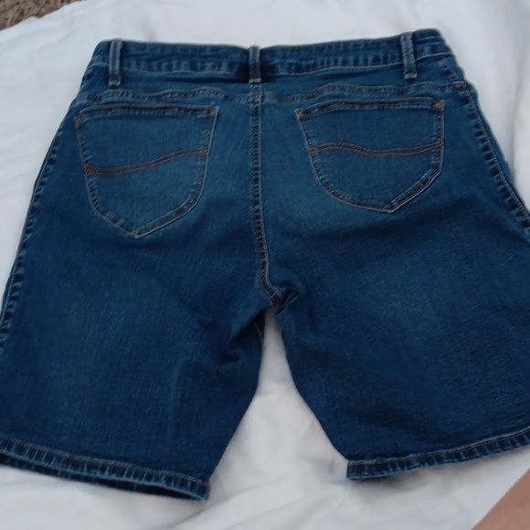 Slim fit midrise blue Jean shorts - Picture 3 of 3